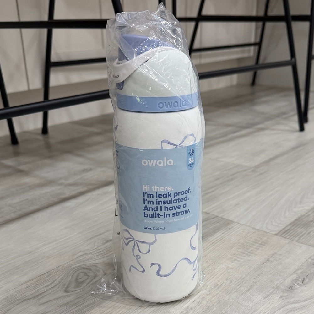 Owala White and Blue Bow (Urban Outfitters Exclusive) Insulated Water Bottle